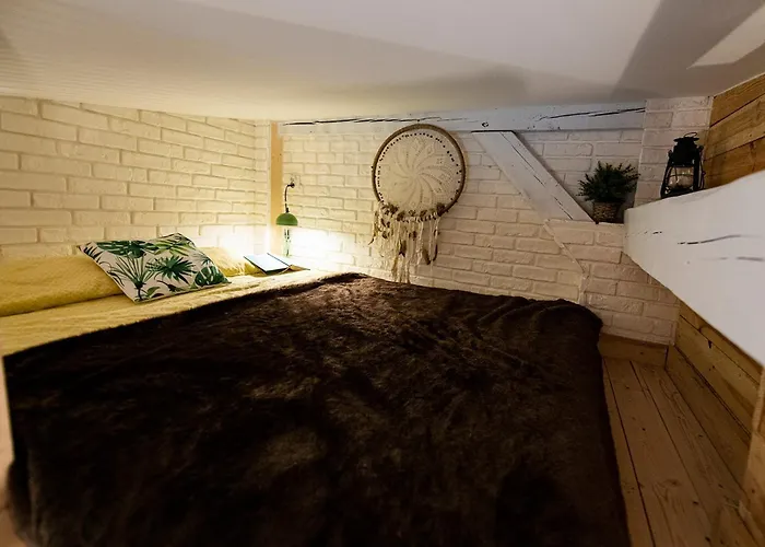 Niewielkie Przytulne Poddasze Z Widokiem Na Ratusz Апартаменты